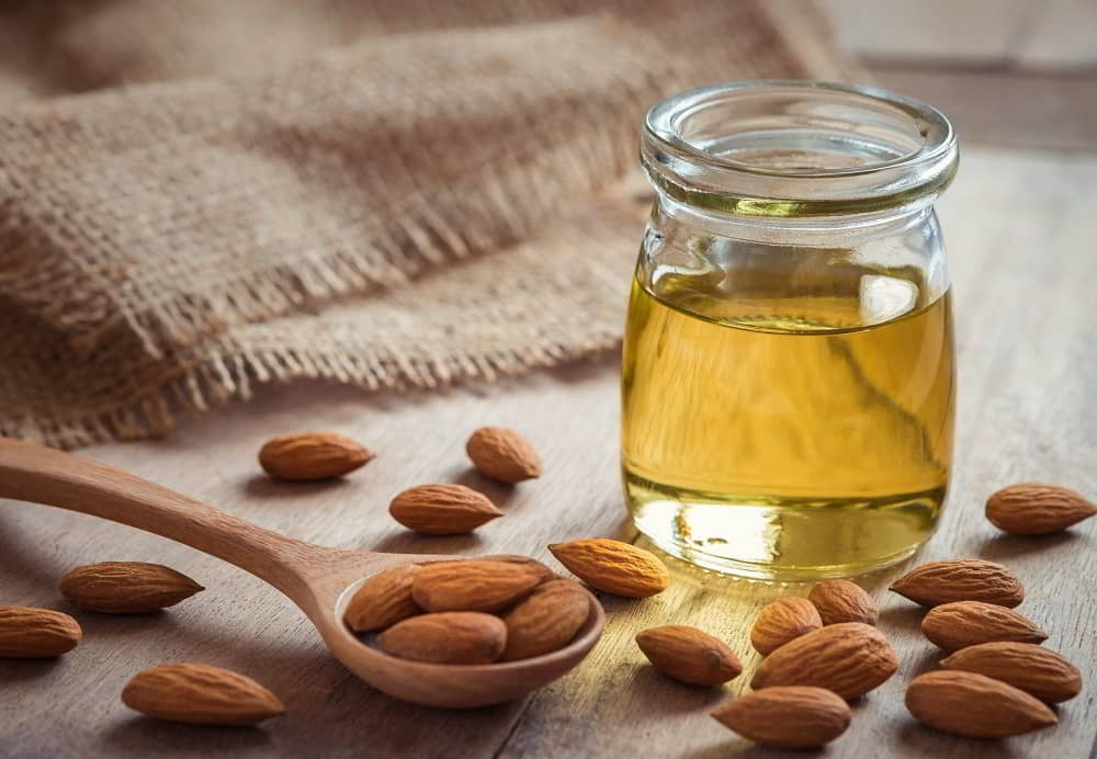  روغن بادام برای تقویت رشد مو