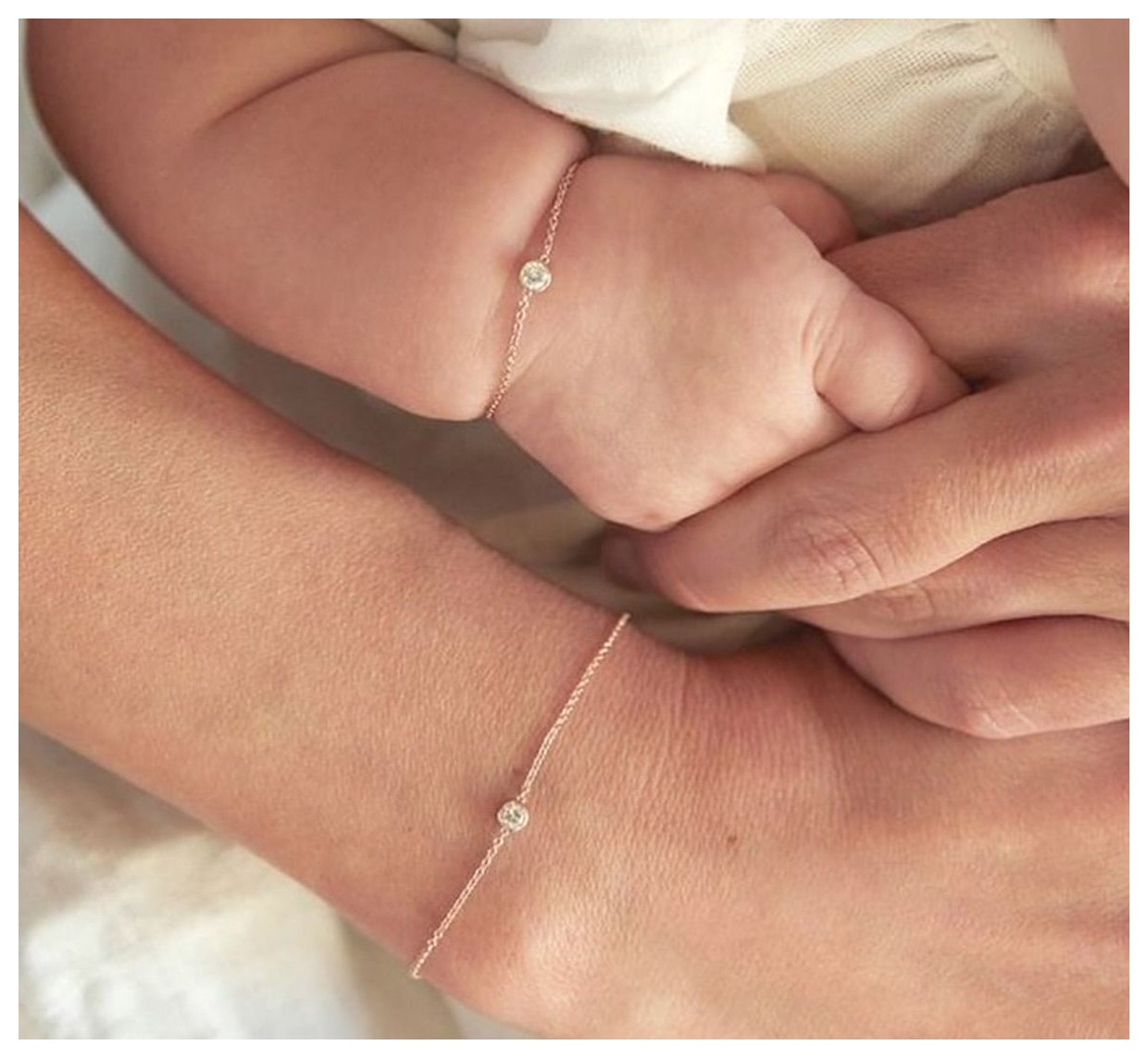 دستبند طلا برای نوزادان: زیبایی و ایمنی در یک محصول