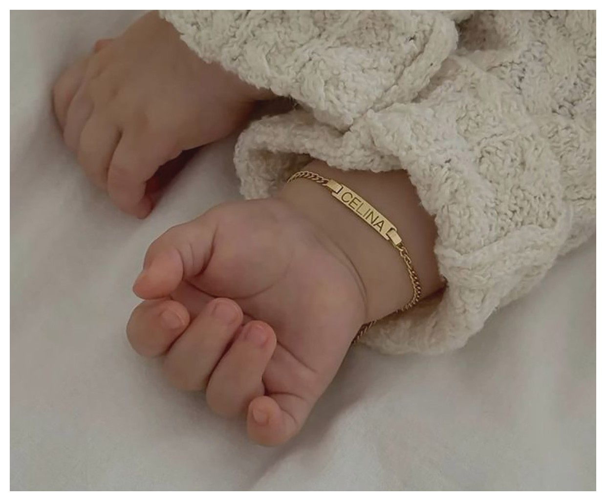 دستبند طلا برای نوزادان: زیبایی و ایمنی در یک محصول