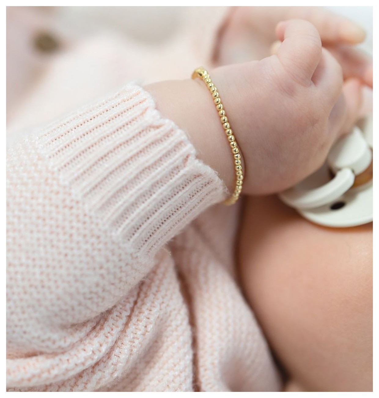 دستبند طلا برای نوزادان: زیبایی و ایمنی در یک محصول
