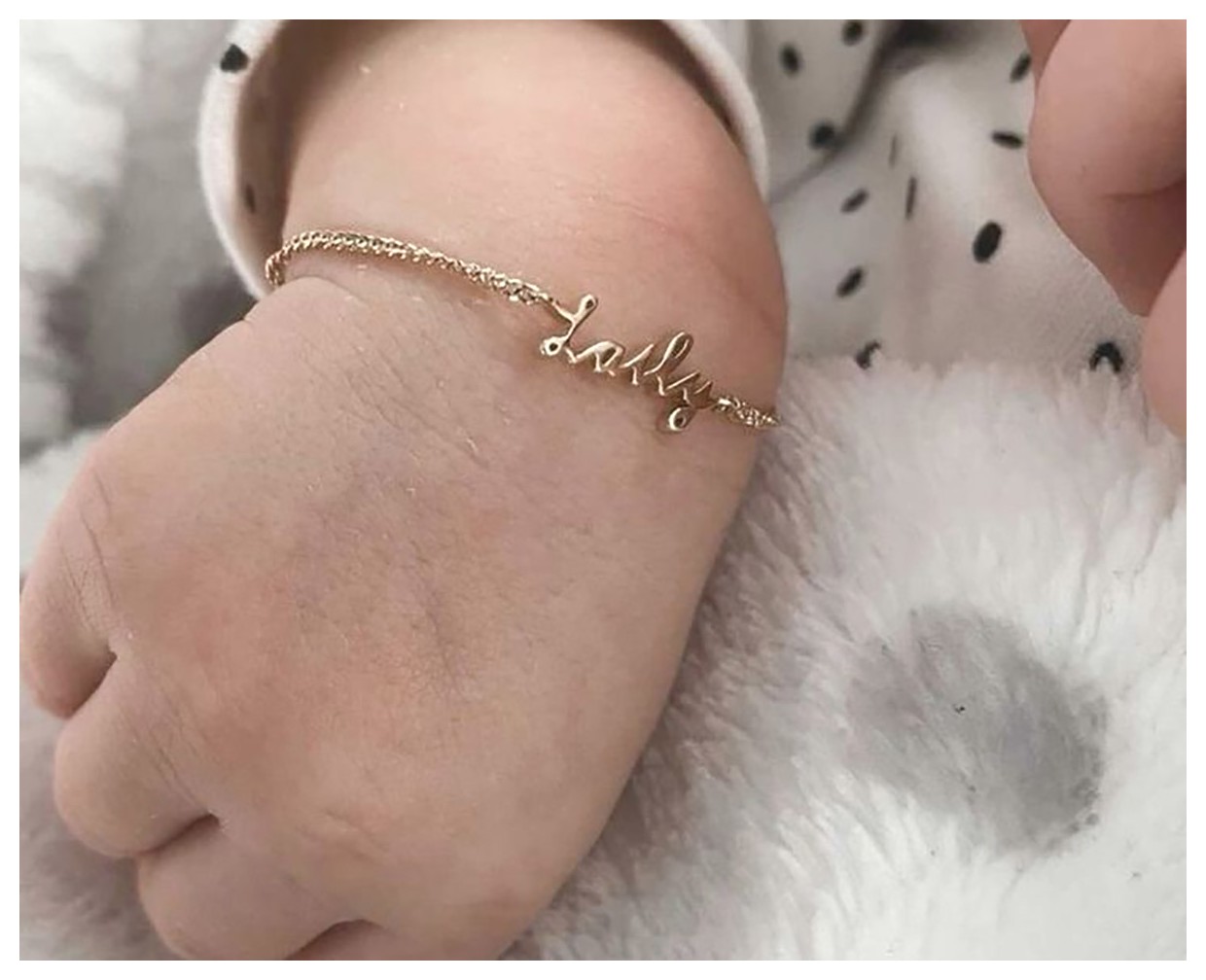 دستبند طلا برای نوزادان: زیبایی و ایمنی در یک محصول