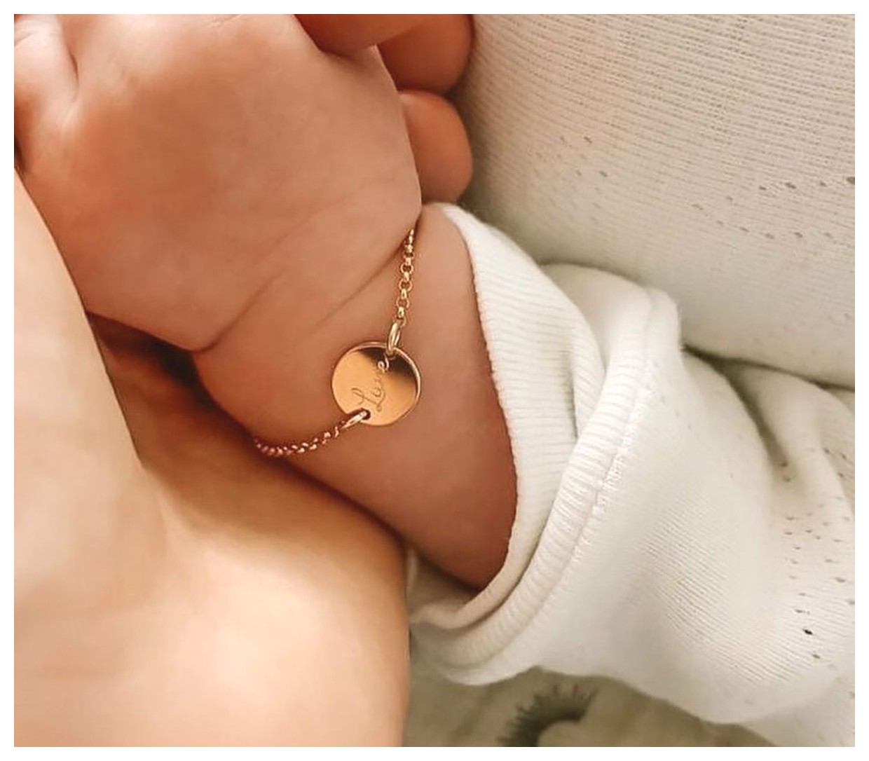 دستبند طلا برای نوزادان: زیبایی و ایمنی در یک محصول