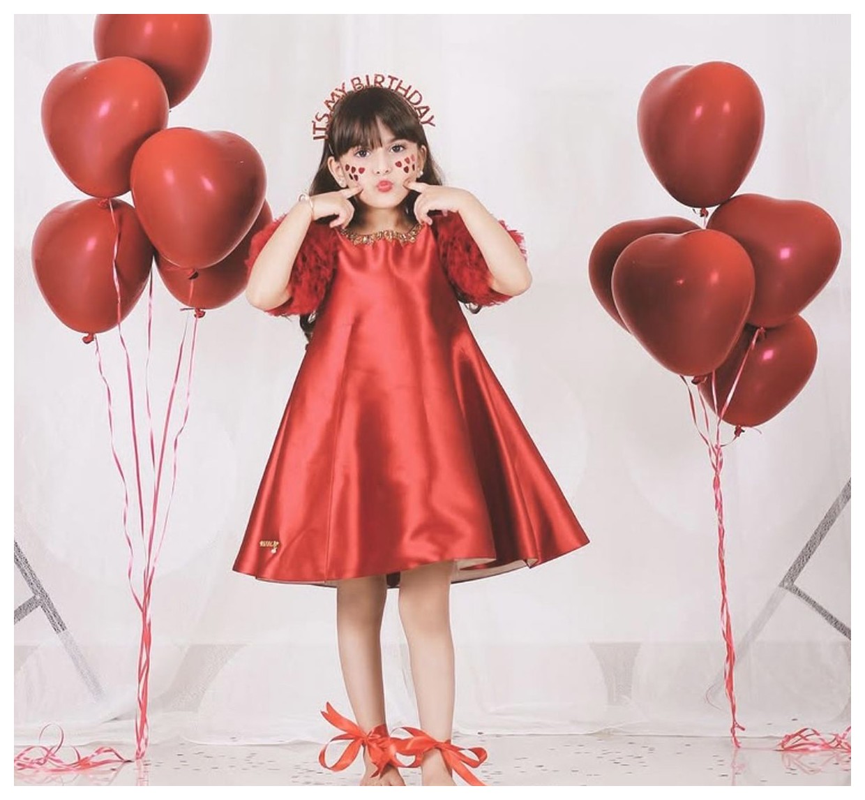 ایده‌های جذاب برای عکس‌برداری تولد | حرکات و ژست‌های خاص