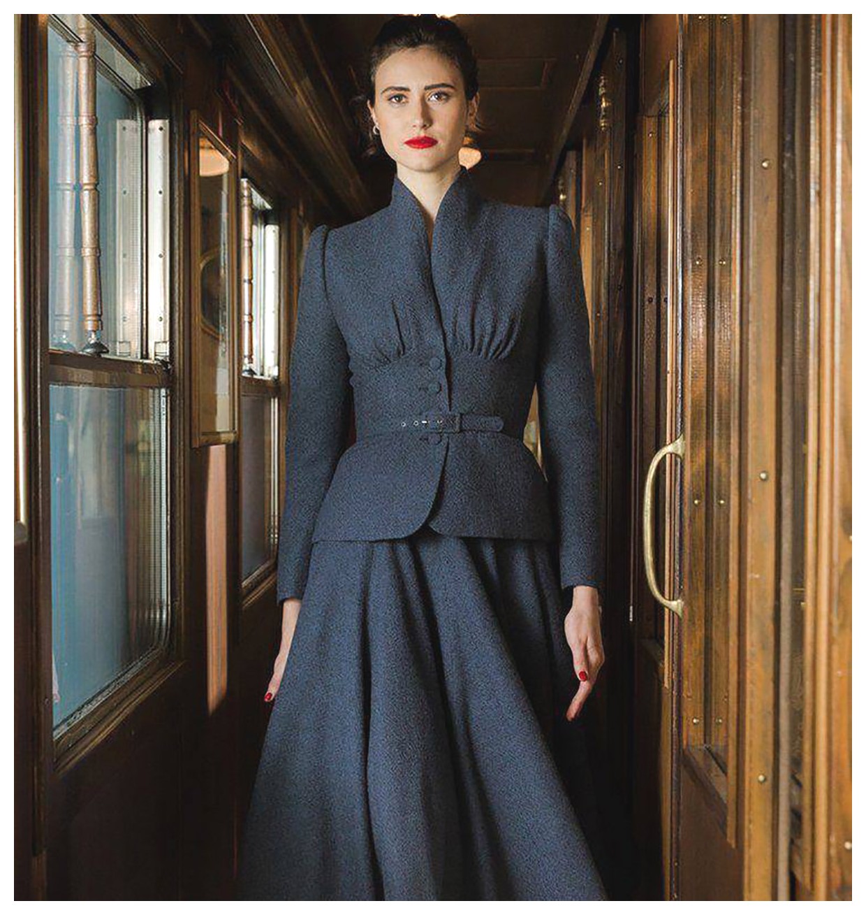 مدلهای شیک و جذاب دامن و کت زنانه برای استایلهای مختلف