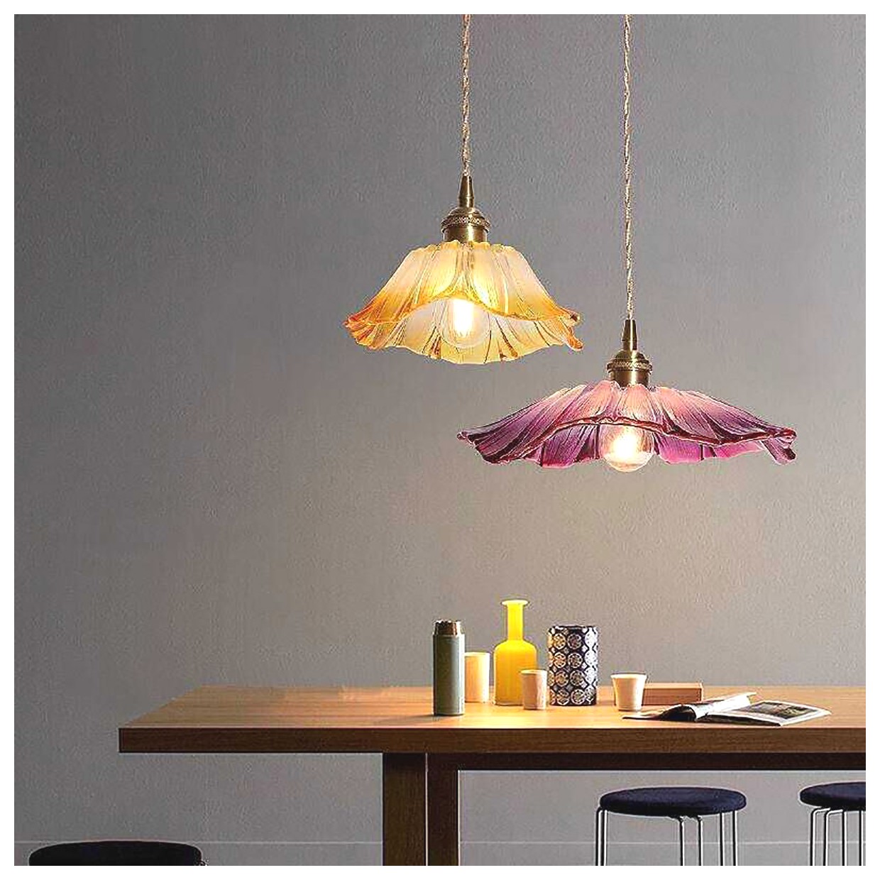چراغ آویز دکوری رنگارنگ: زیبایی و جذابیت در هر فضا
