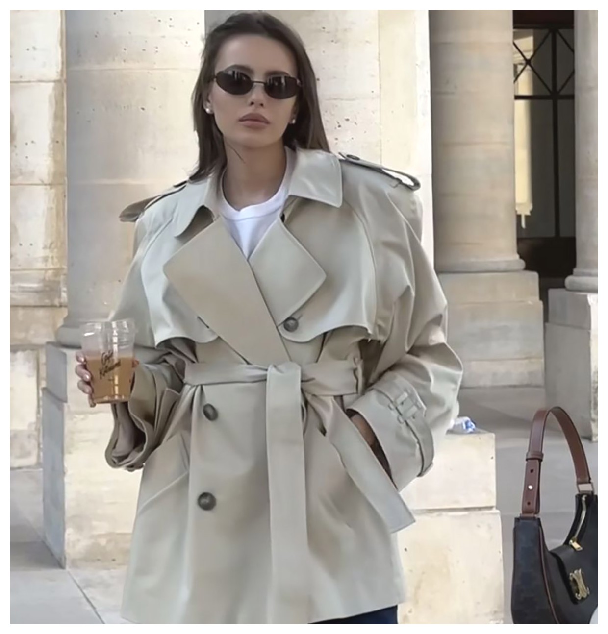 بارانیهای شیک زنانه: دنیای مد و زیبایی در فصل بارانی