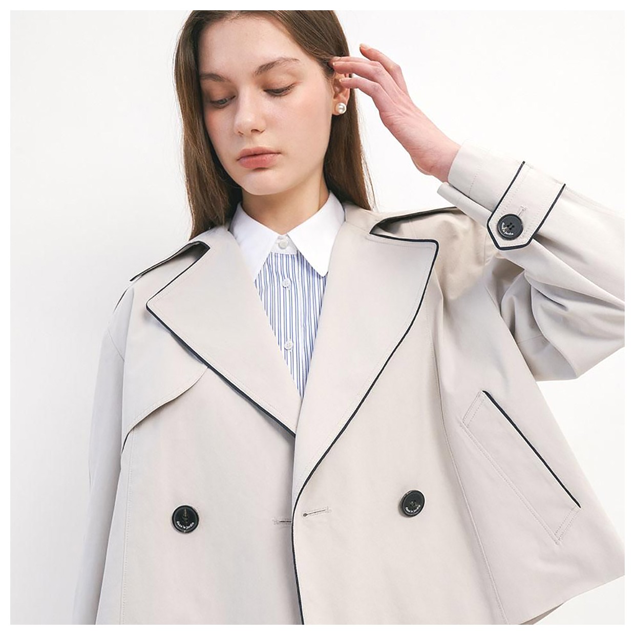 بارانیهای شیک زنانه: دنیای مد و زیبایی در فصل بارانی