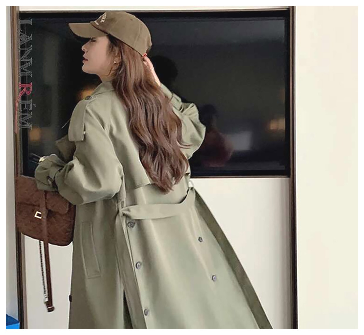 بارانیهای شیک زنانه: دنیای مد و زیبایی در فصل بارانی