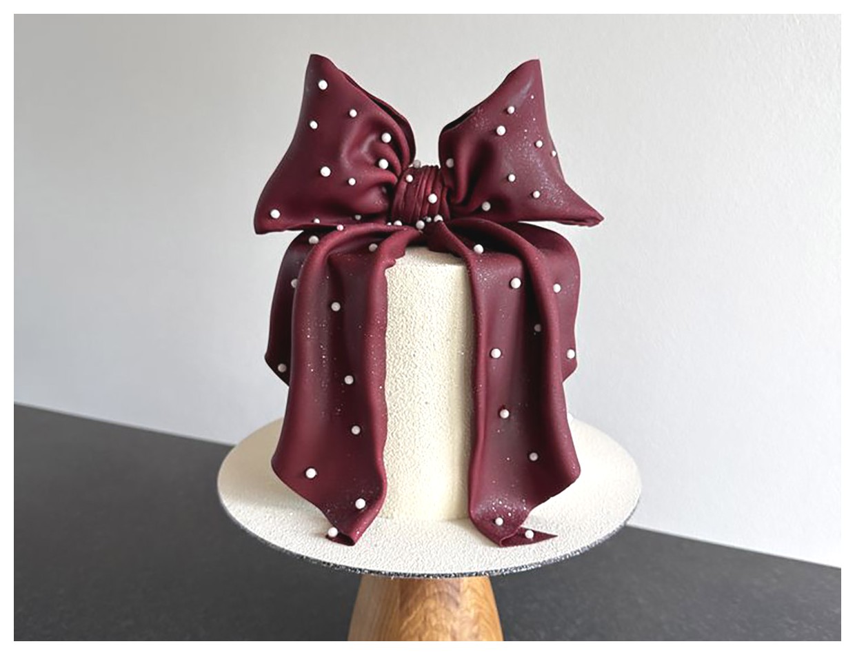 کیک تولد شیک و زیبا: ایده‌هایی برای جشن‌های خاص