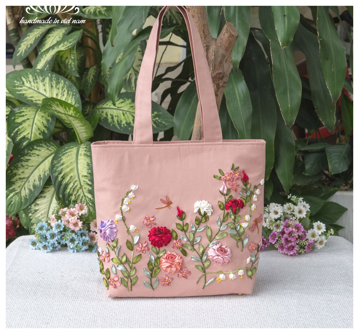 کیف دستی گلدوزی شده: مد 2025 با طراحیهای خیرهکننده!