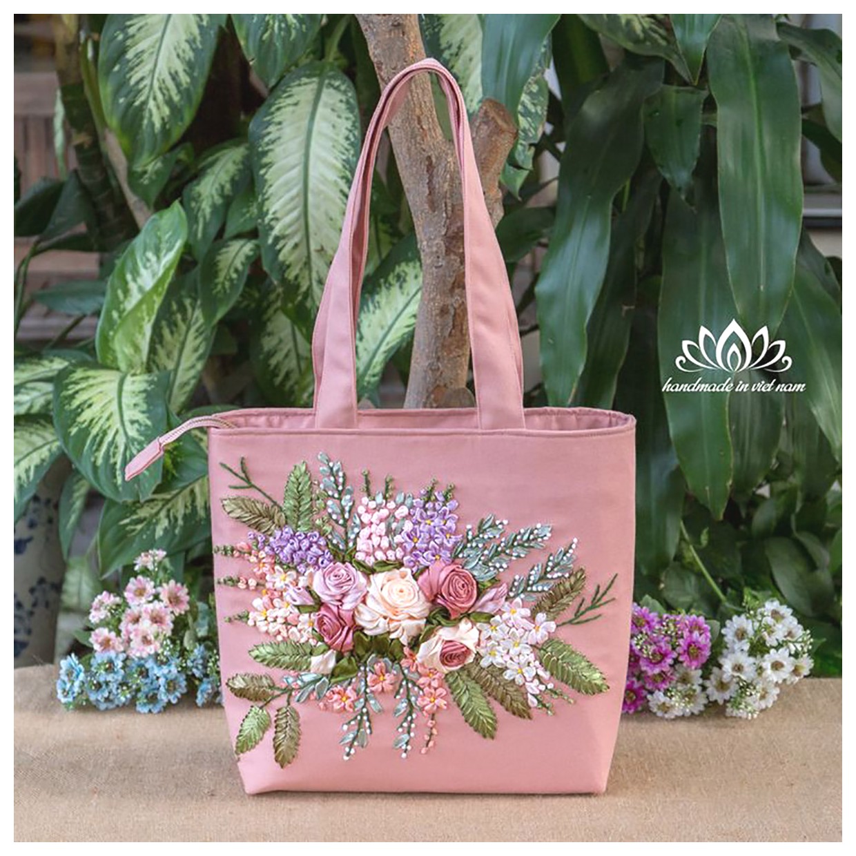 کیف دستی گلدوزی شده: مد 2025 با طراحیهای خیرهکننده!