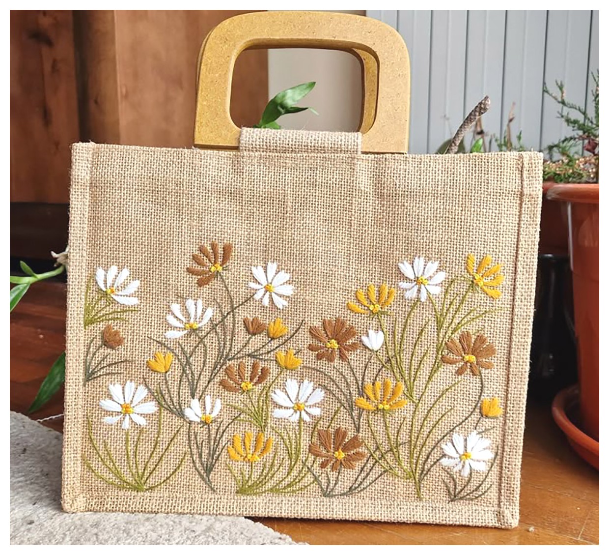 کیف دستی گلدوزی شده: مد 2025 با طراحیهای خیرهکننده!