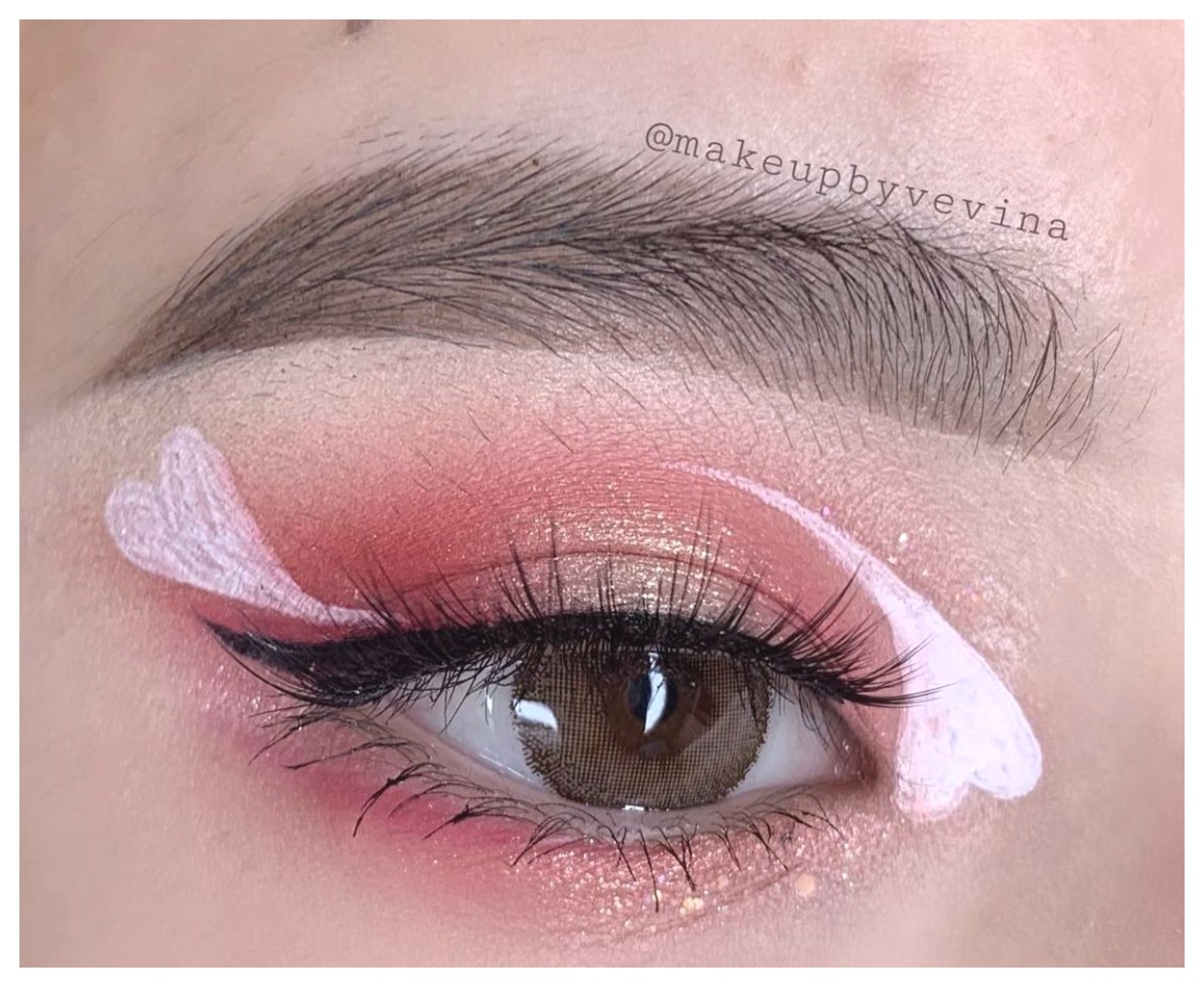 آرایش چشم فانتزی: راهنمایی برای خلق زیبایی‌های جذاب