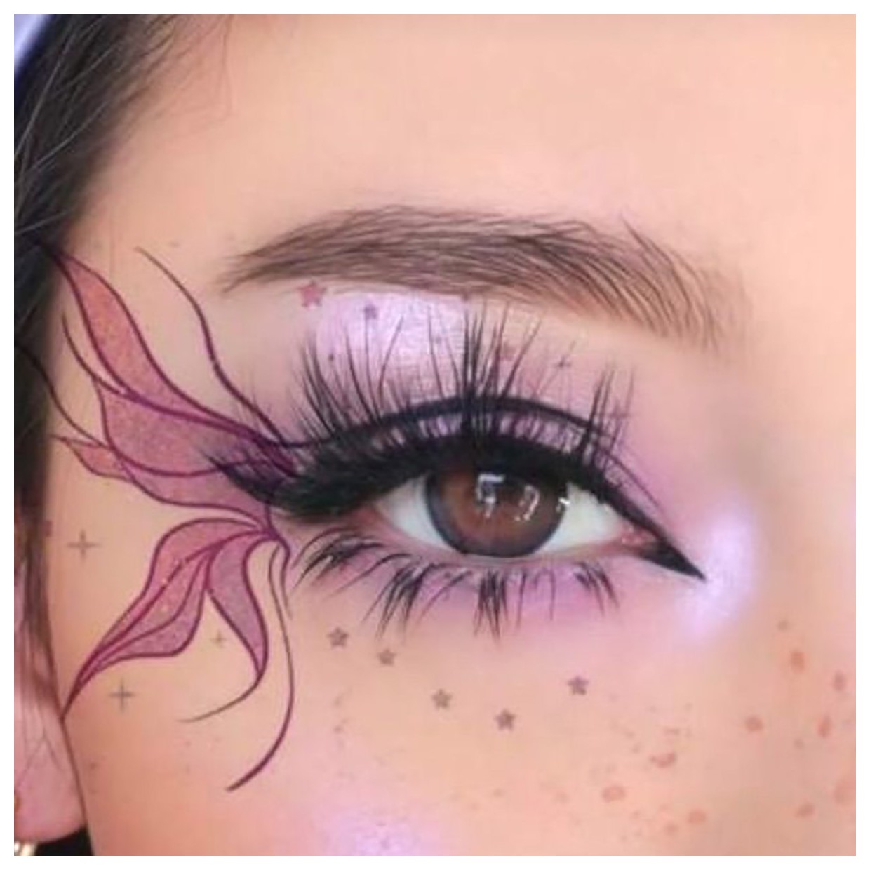 آرایش چشم فانتزی: راهنمایی برای خلق زیبایی‌های جذاب