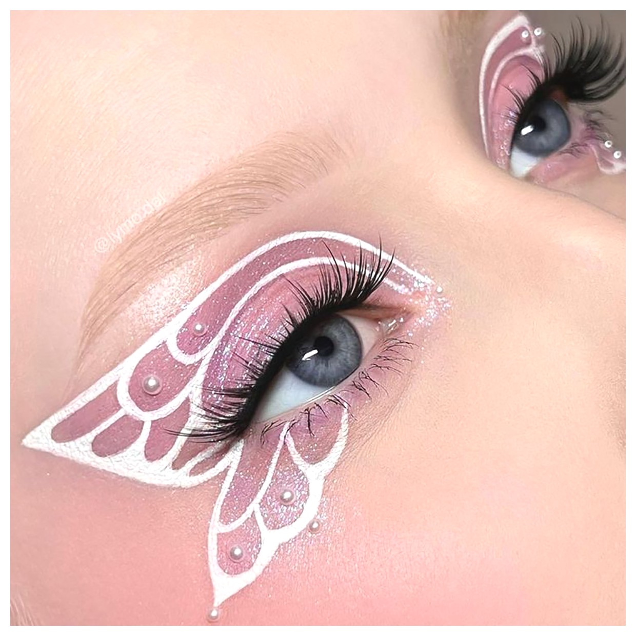 آرایش چشم فانتزی: راهنمایی برای خلق زیبایی‌های جذاب