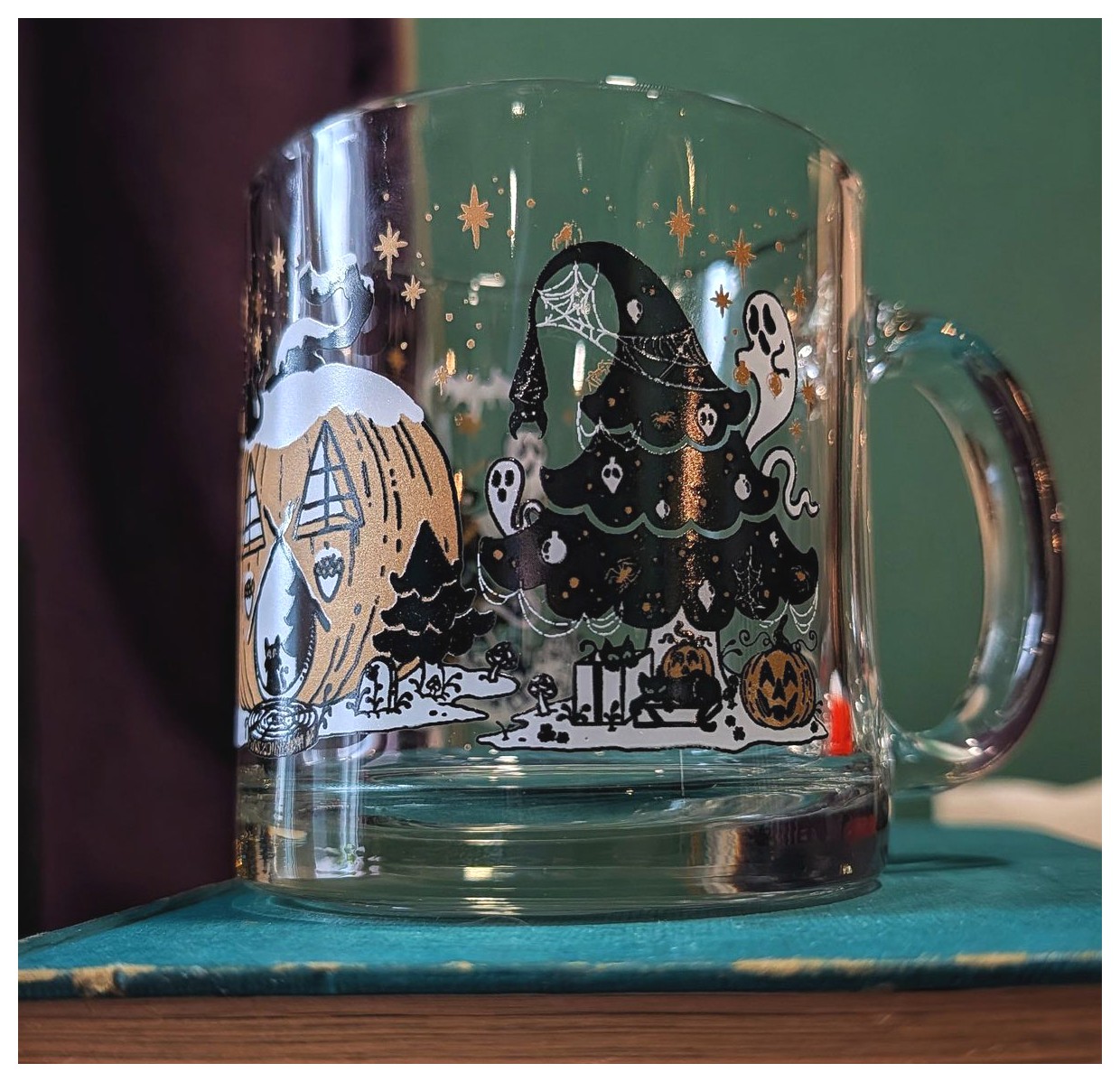 طراحی فنجان شیشه‌ای فانتزی: ایده‌هایی برای دکوراسیون خاص