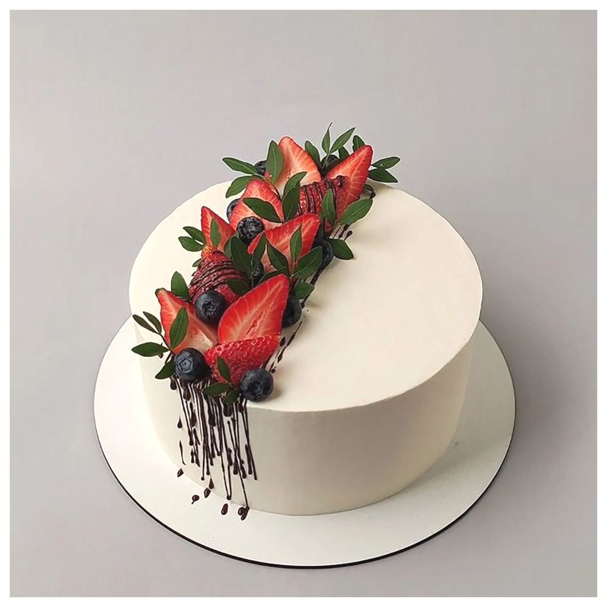 طراحی کیک میوهای: ایدههایی زیبا و جذاب برای جشنها