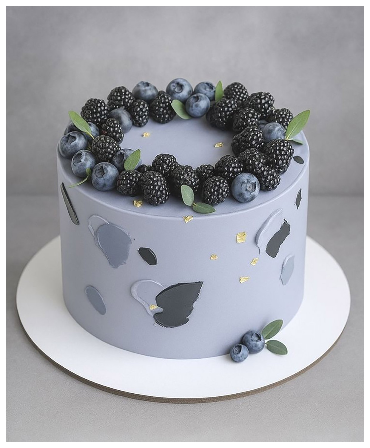 طراحی کیک میوهای: ایدههایی زیبا و جذاب برای جشنها