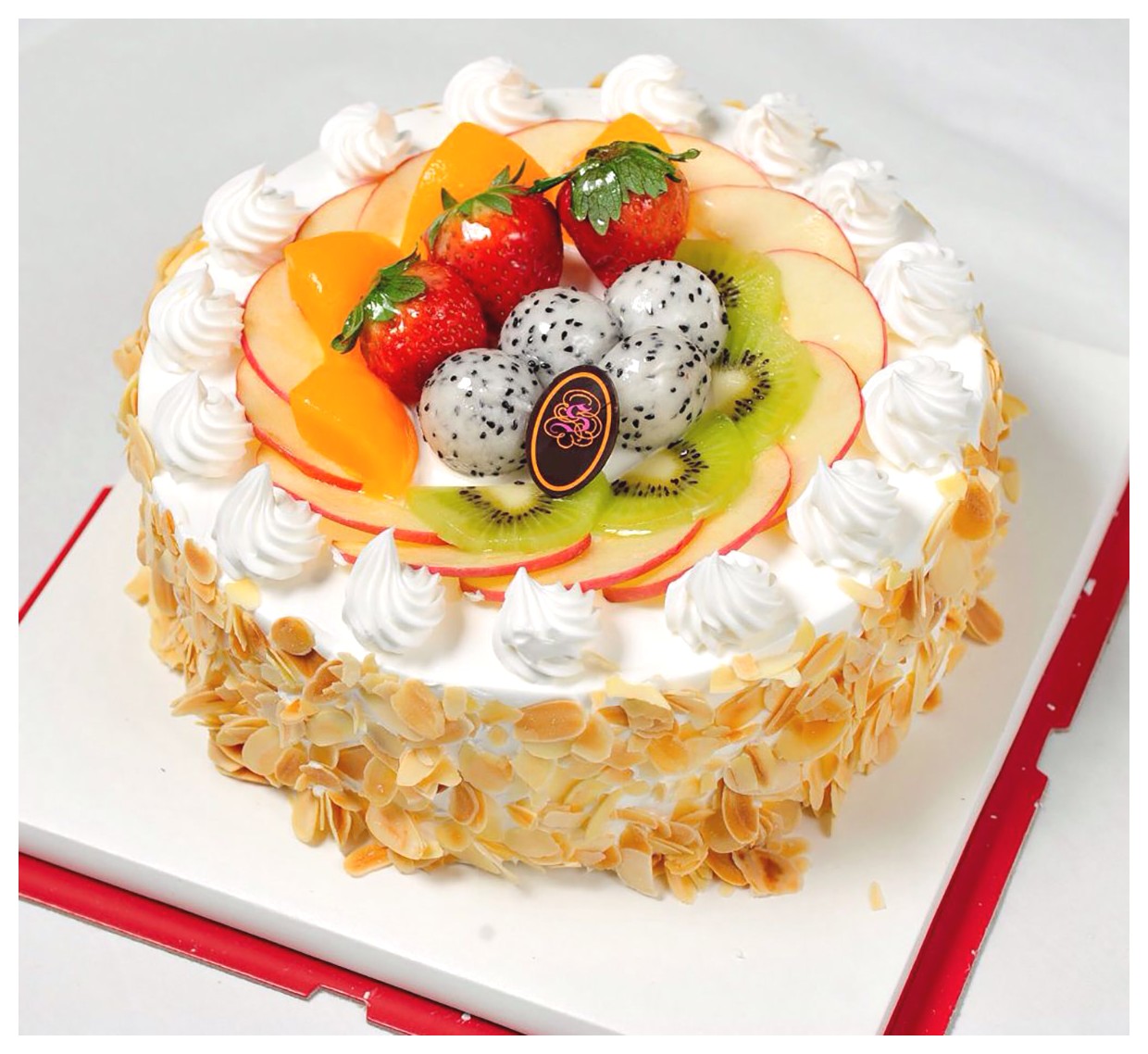 طراحی کیک میوهای: ایدههایی زیبا و جذاب برای جشنها