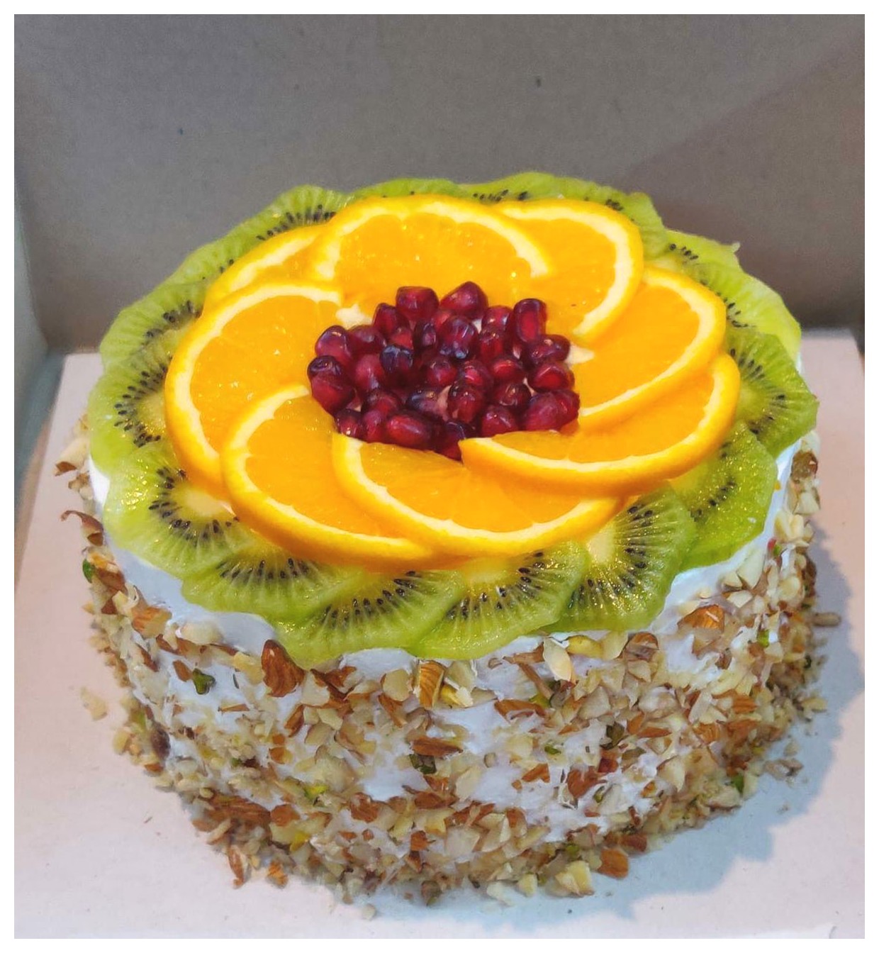 طراحی کیک میوهای: ایدههایی زیبا و جذاب برای جشنها