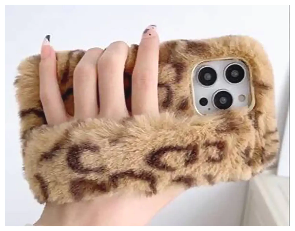 کیف گوشی پشمالو دخترانه: جذابیت و نرمی در دستان شما