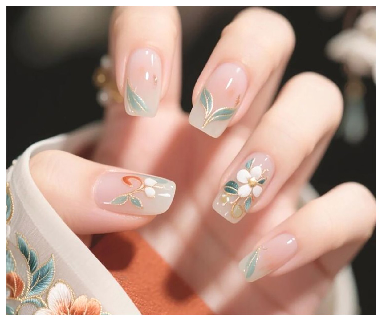 طراحی ناخنهای دخترانه: ایدههای زیبا و جذاب برای ناخنهای شما