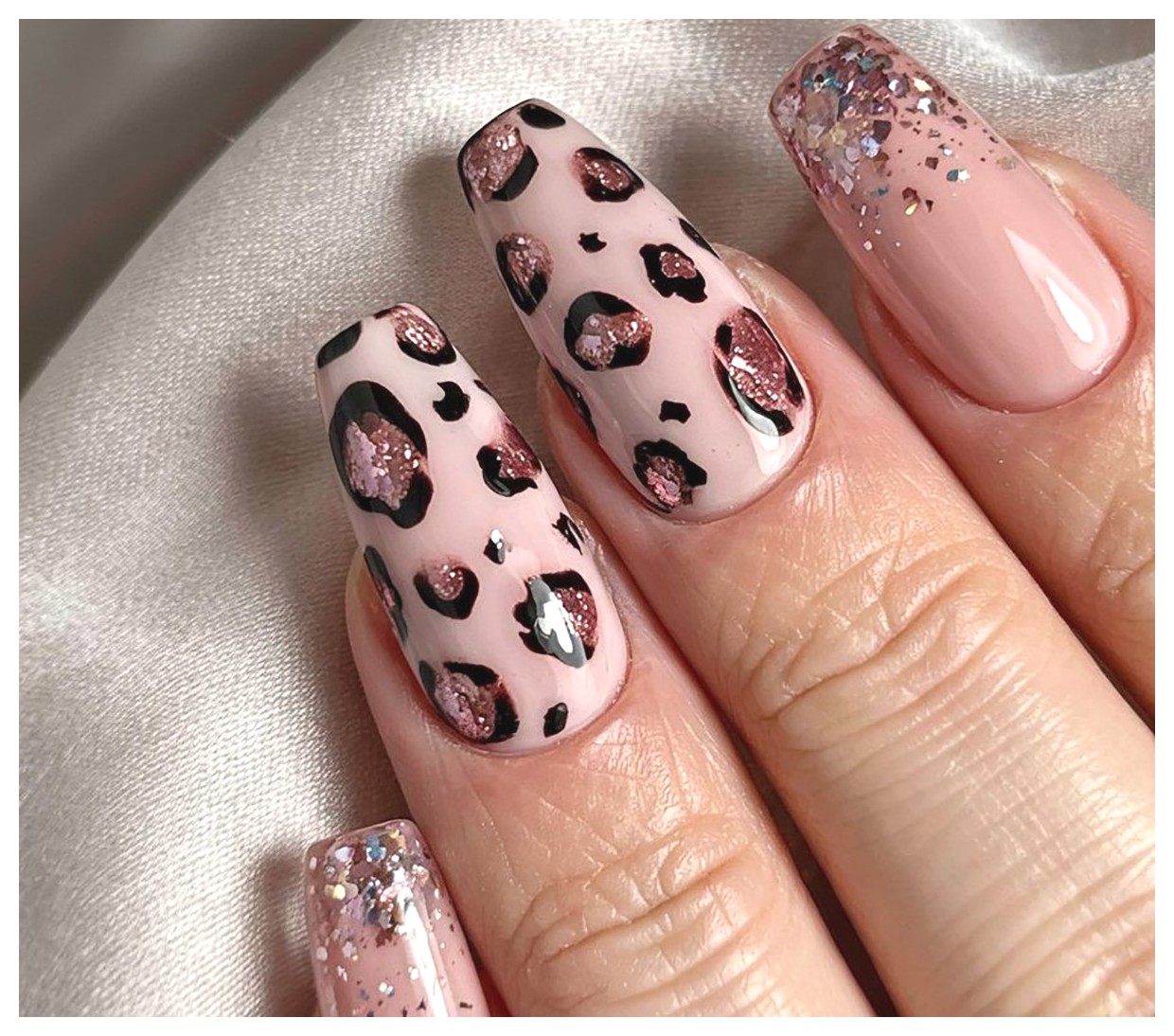 طراحی ناخن پلنگی: جذاب‌ترین ایده‌ها برای زیبایی دستان شما