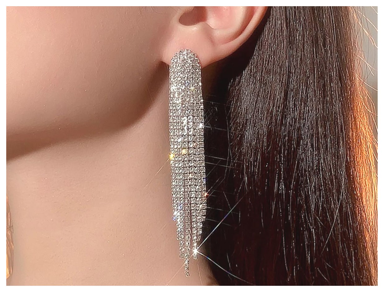 گوشوارههای آویز بلند: جذابیت و زیبایی در هر لحظه