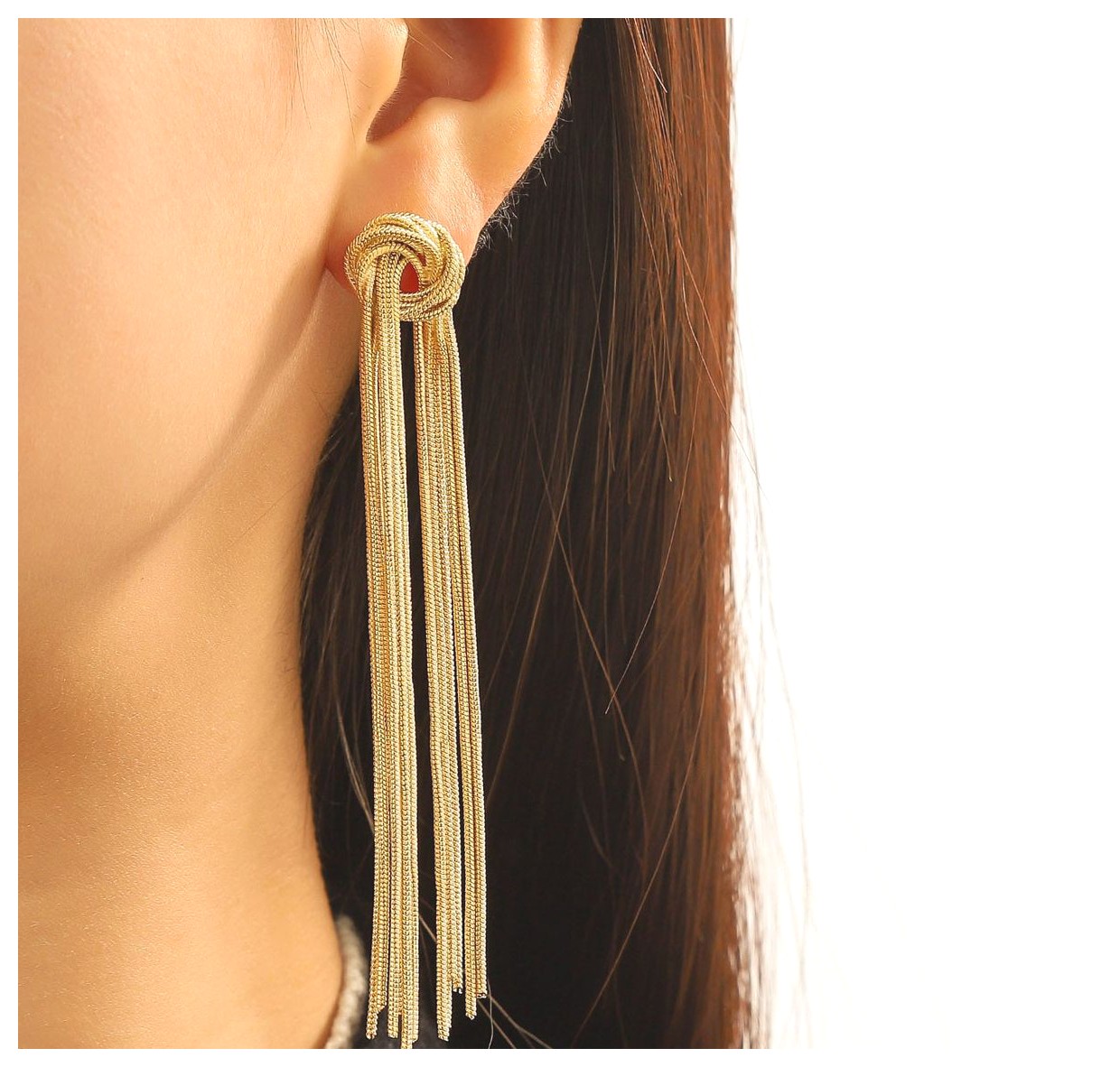 گوشوارههای آویز بلند: جذابیت و زیبایی در هر لحظه