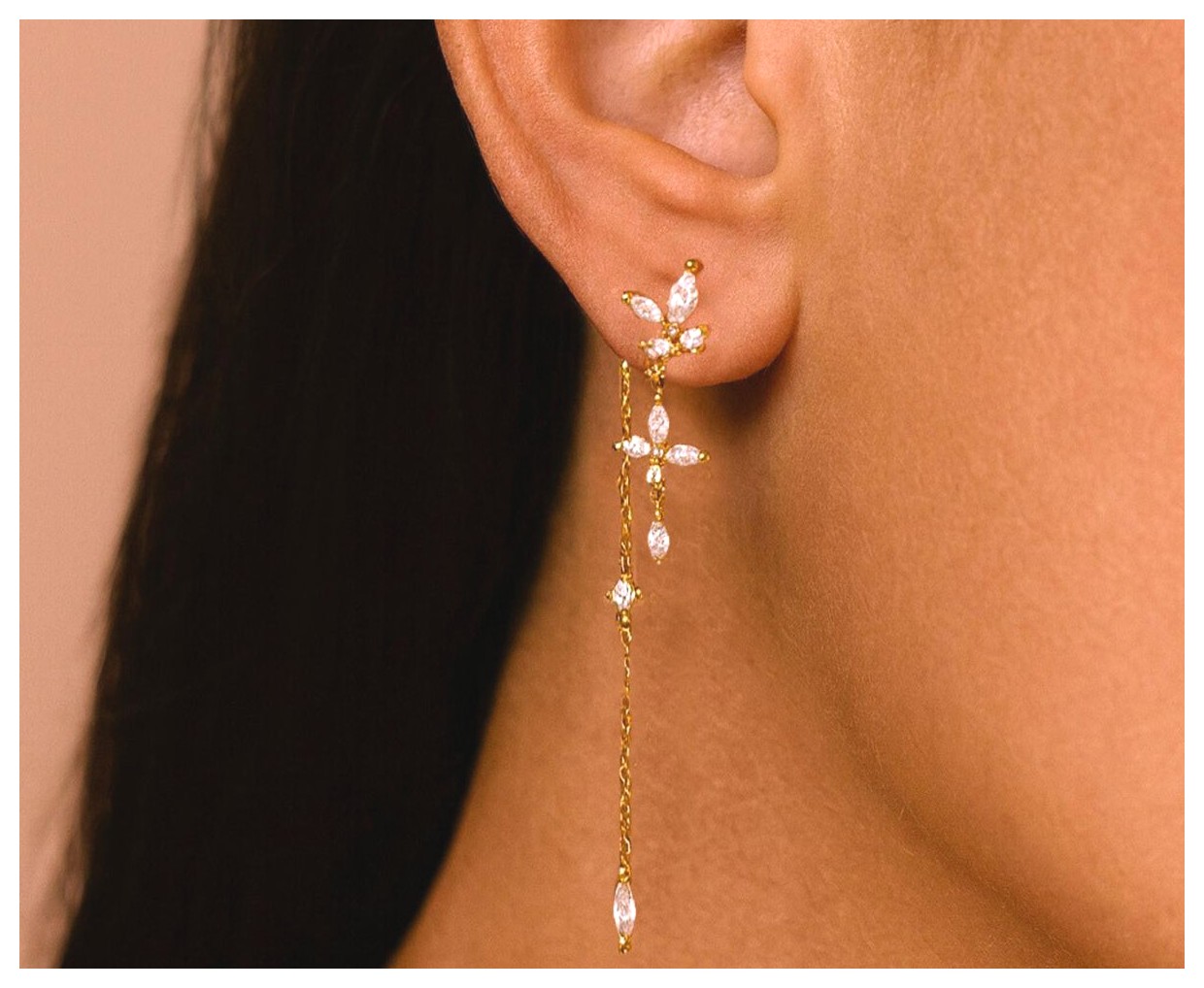 گوشوارههای آویز بلند: جذابیت و زیبایی در هر لحظه