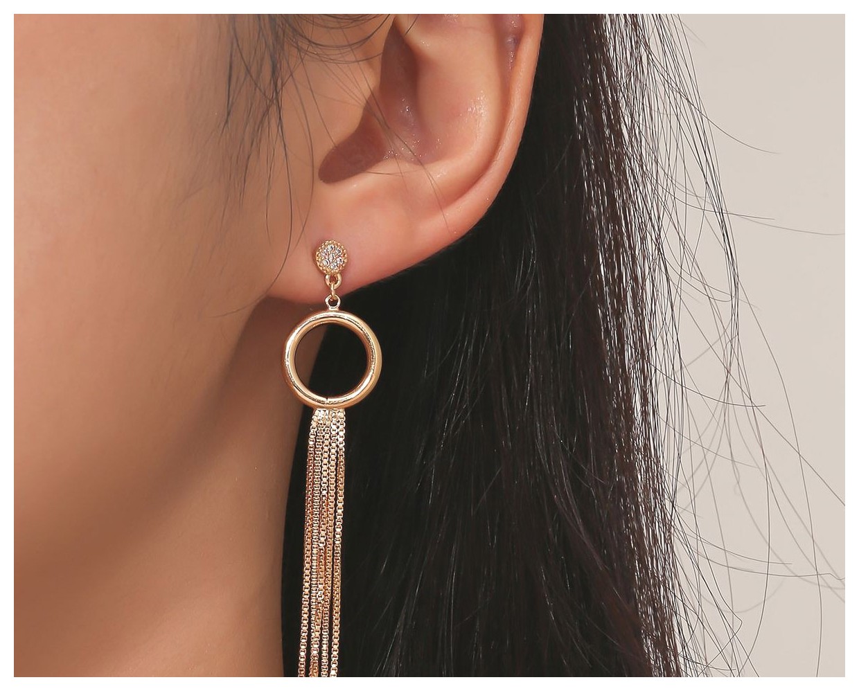 گوشوارههای آویز بلند: جذابیت و زیبایی در هر لحظه