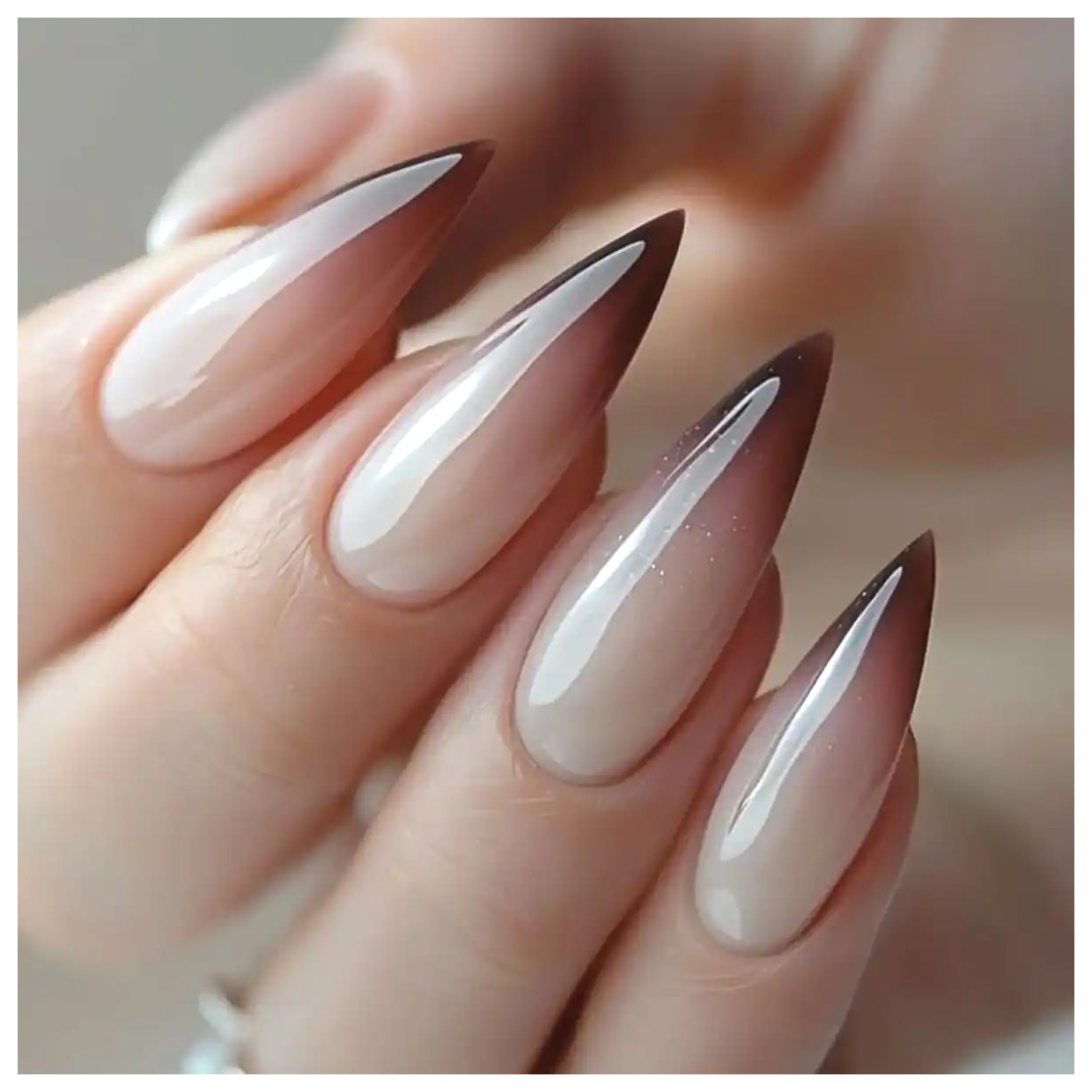 مدل‌های زیبا و جذاب ناخن‌های تیز و بلند