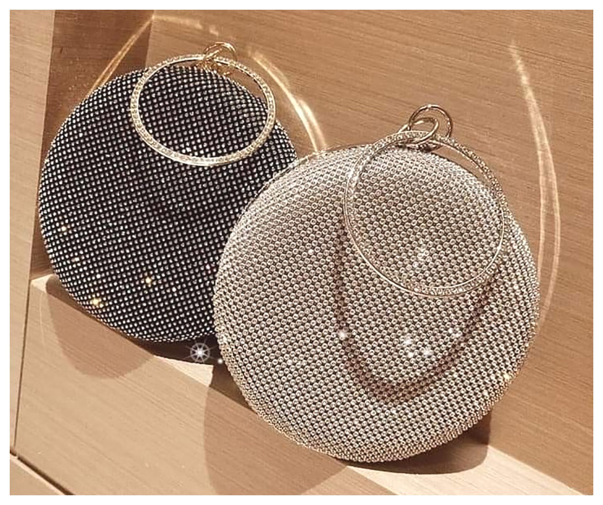 کیف شب زنانه لوکس: انتخابی شیک برای هر مهمانی