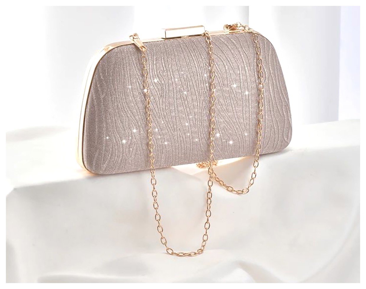 کیف شب زنانه لوکس: انتخابی شیک برای هر مهمانی