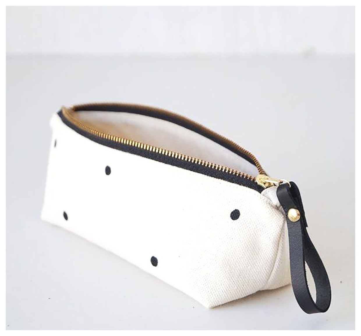 کیف مداد مینیمالیستی: انتخابی شیک و کاربردی برای هر دانش‌آموز