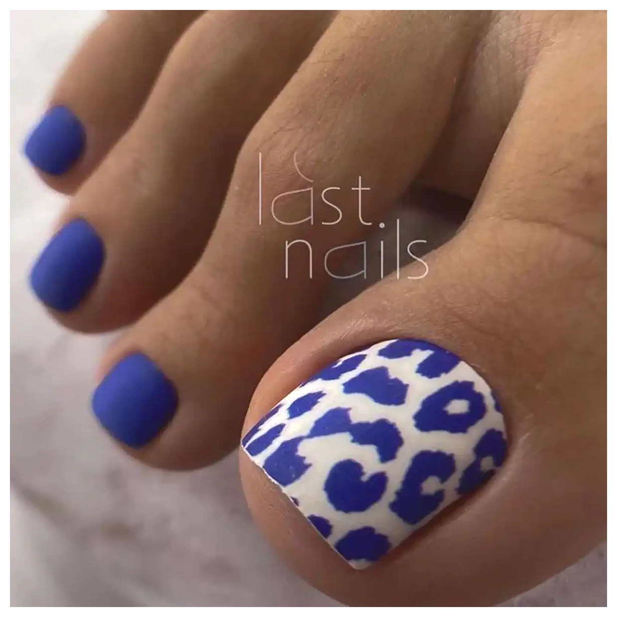 طراحی مینیمالیستی ناخن پا: ایده‌های جذاب و خلاقانه