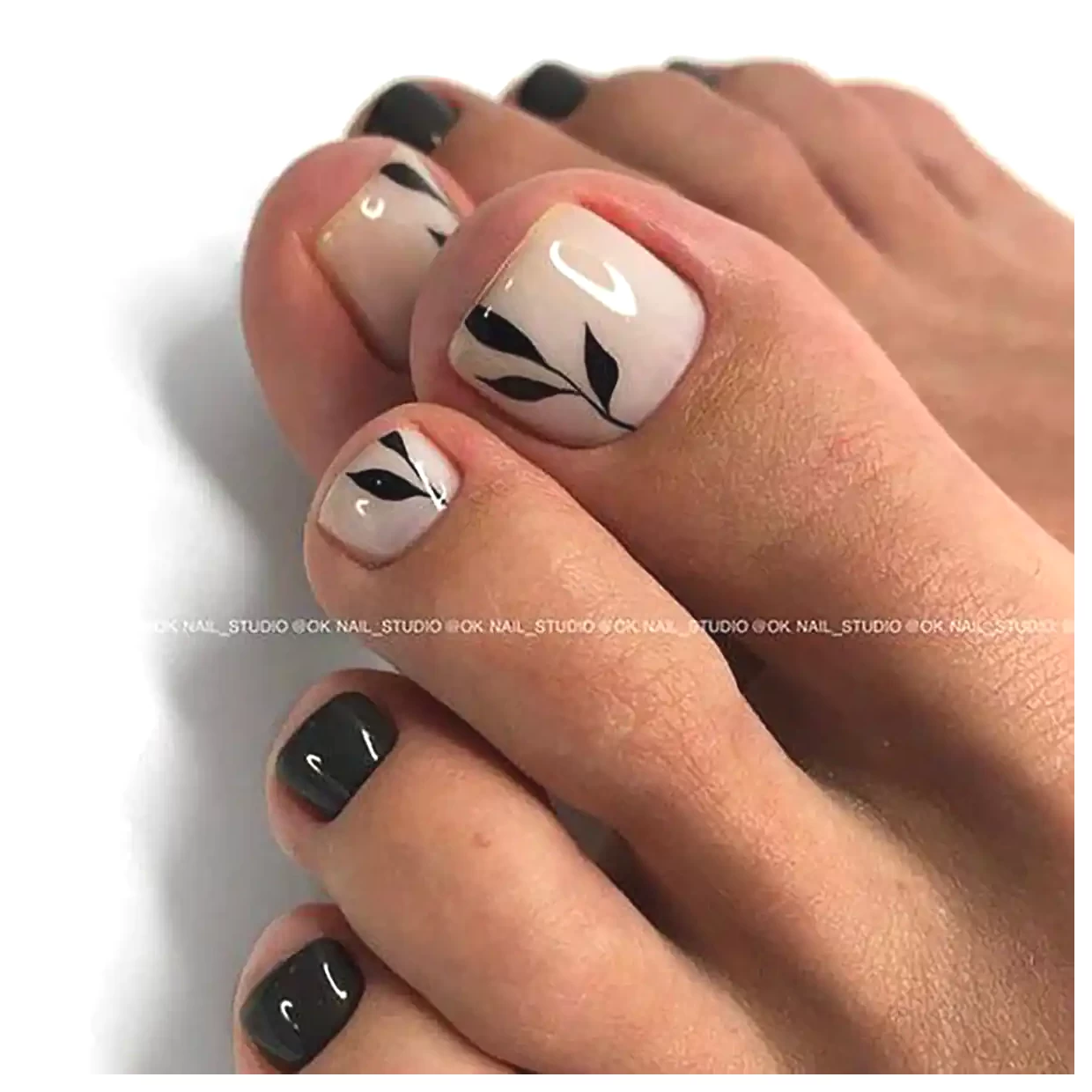 طراحی مینیمالیستی ناخن پا: ایده‌های جذاب و خلاقانه