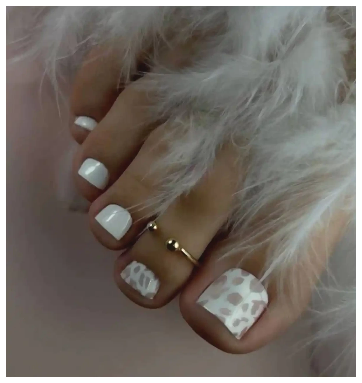 طراحی مینیمالیستی ناخن پا: ایده‌های جذاب و خلاقانه