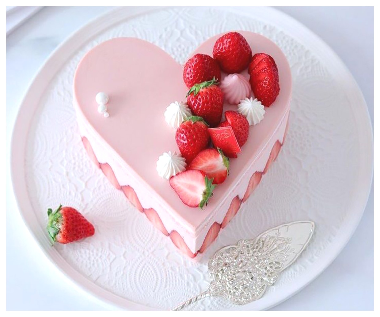 کیک تولد عاشقانه به شکل قلب: طرز تهیه و ایدههای زیبا