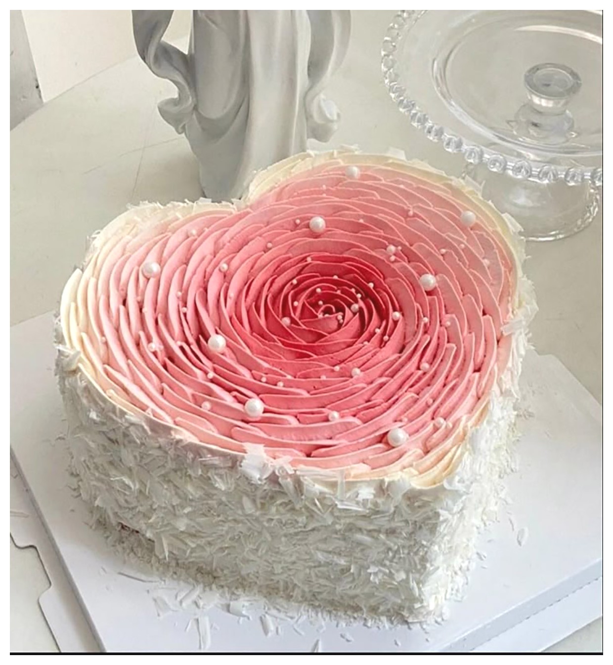 کیک تولد عاشقانه به شکل قلب: طرز تهیه و ایدههای زیبا