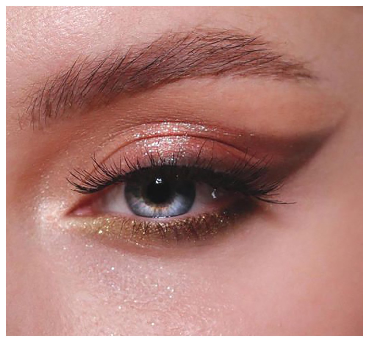 مدلهای سایه چشم درخشان: جذابیت و زیبایی در هر نگاه