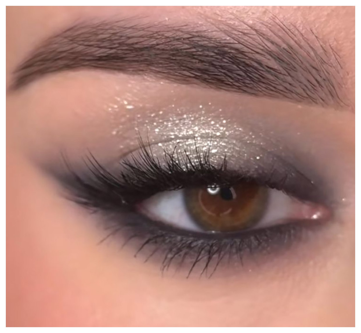 مدلهای سایه چشم درخشان: جذابیت و زیبایی در هر نگاه