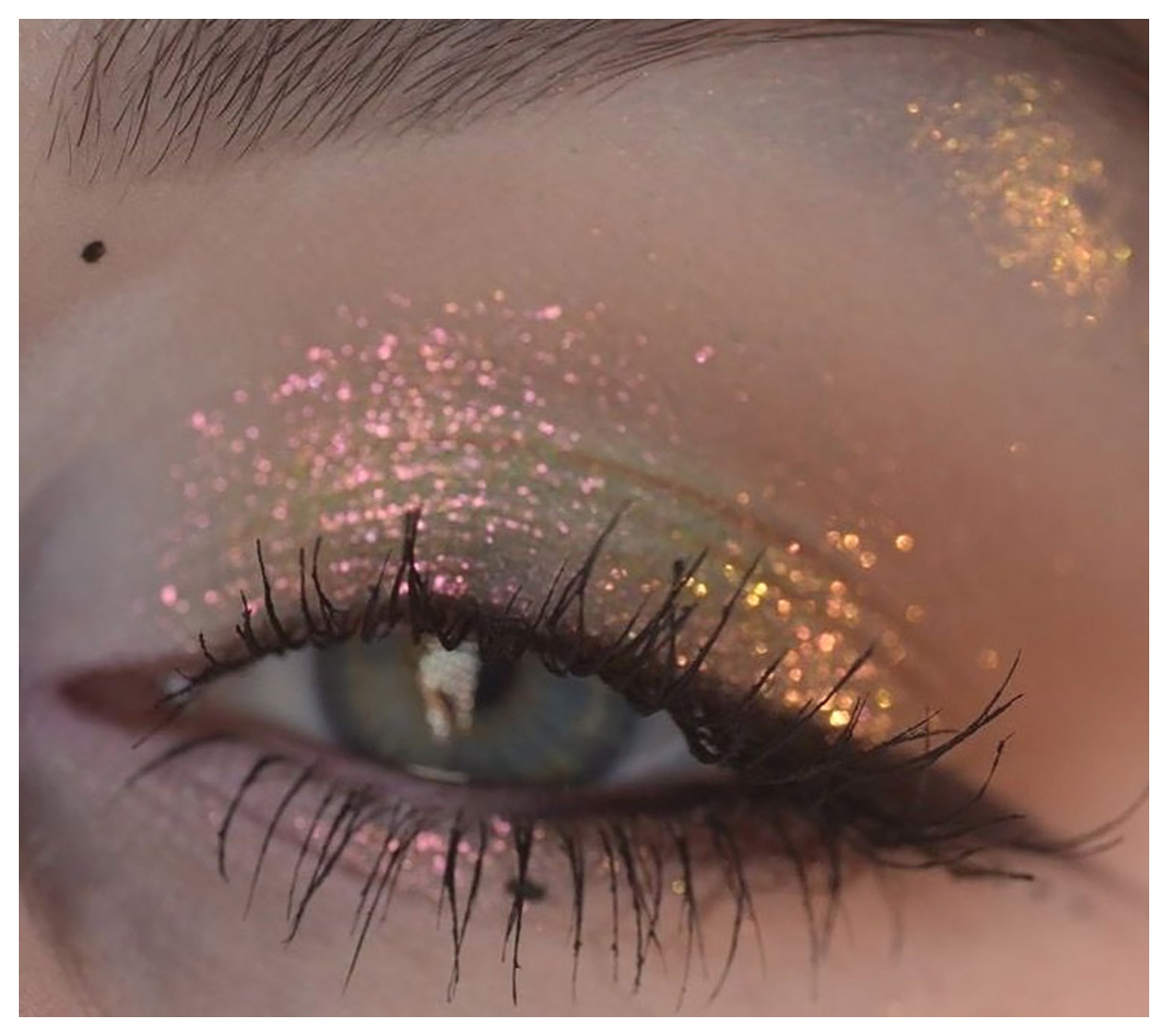 مدلهای سایه چشم درخشان: جذابیت و زیبایی در هر نگاه