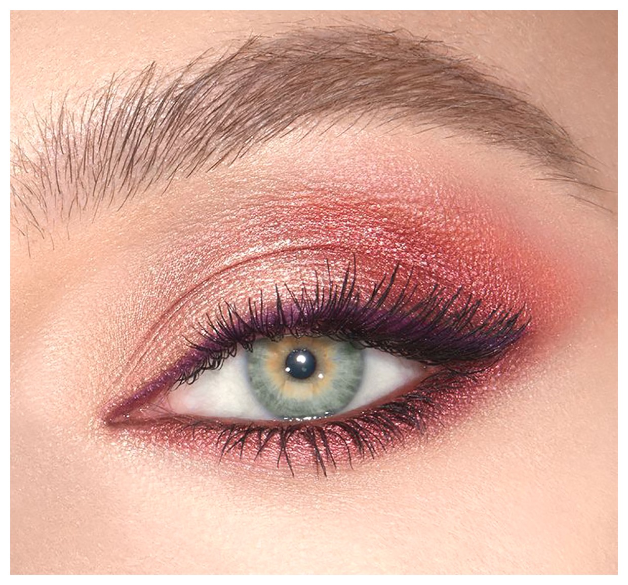 مدلهای سایه چشم درخشان: جذابیت و زیبایی در هر نگاه