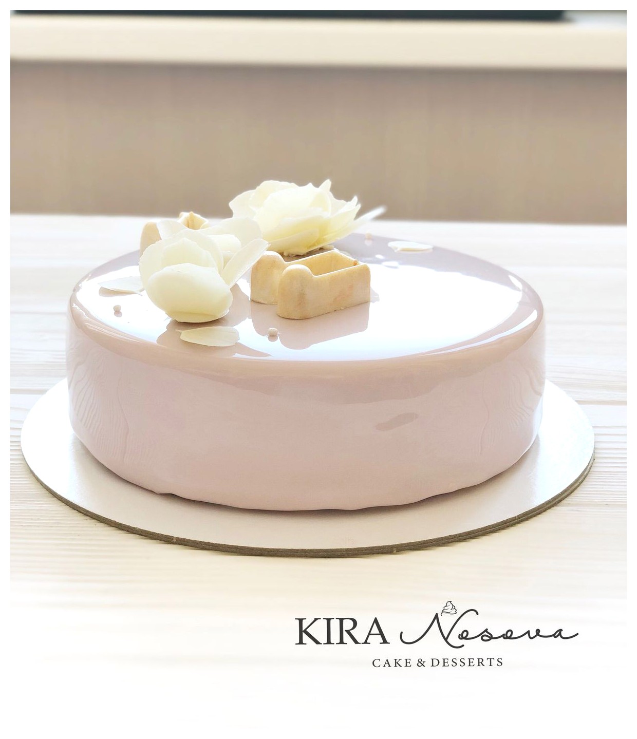 طرز تهیه کیک تولد ساده و زیبا برای خانم‌ها