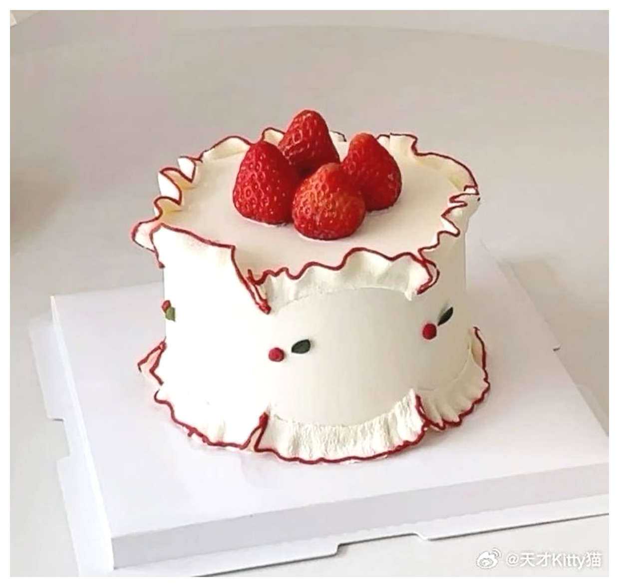 طرز تهیه کیک تولد ساده و زیبا برای خانم‌ها