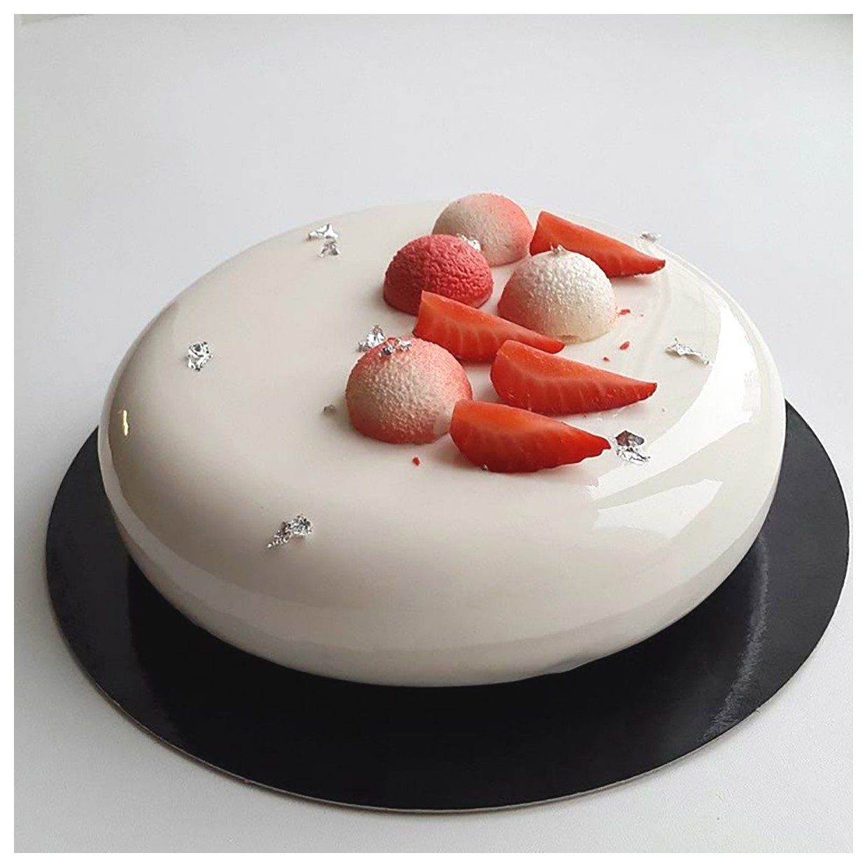 طرز تهیه کیک تولد ساده و زیبا برای خانم‌ها