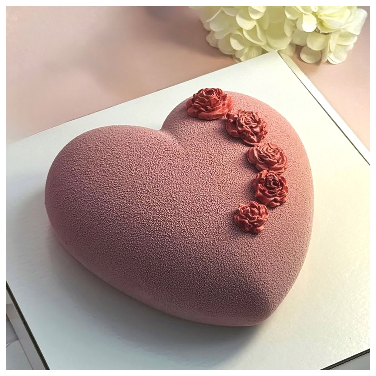 طرز تهیه کیک تولد ساده و زیبا برای خانم‌ها