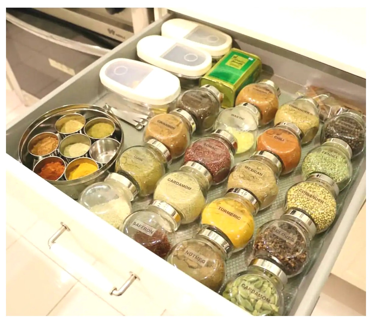 ایده‌های جذاب برای چیدمان ادویه‌ها در آشپزخانه