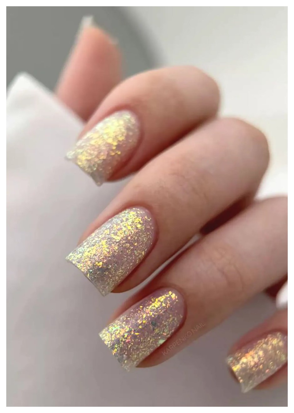 طرح ناخن شinedار: راهنمای جامع برای زیبایی و مراقبت از ناخنها